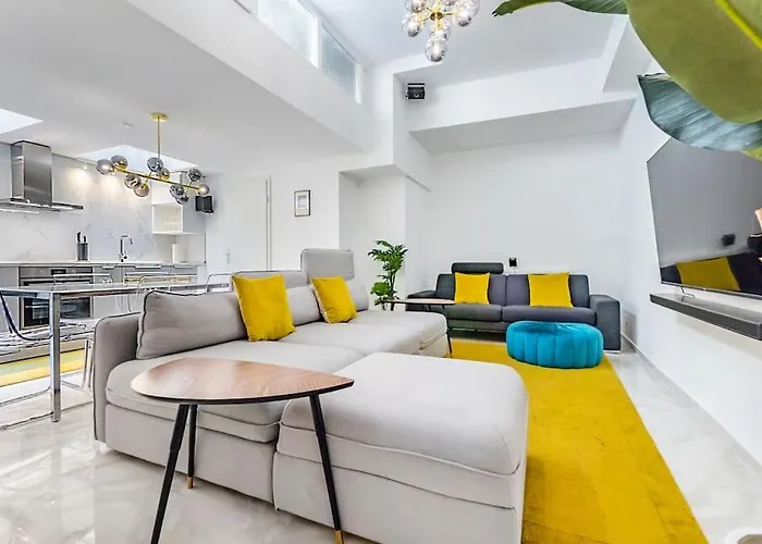 Urban Style 3-bedroom Montreux